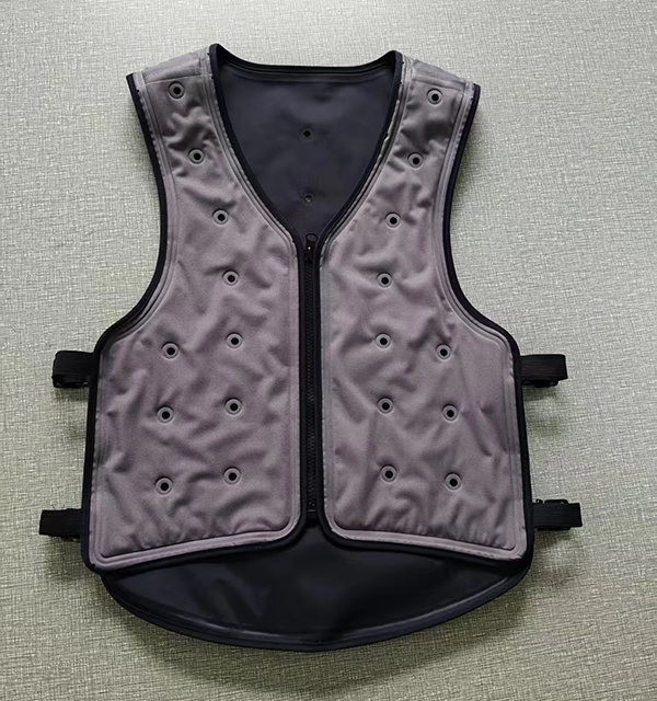 Y&uuml;ksek Sıcaklıktaki At&ouml;lyeler İ&ccedil;in En İyi Soğutucu Giysi Hangisidir?